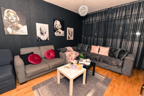Marilyn Apartment Appartamento in Budva