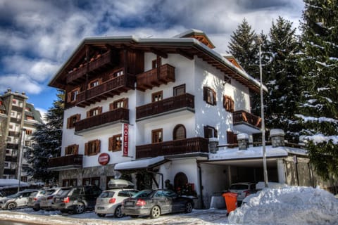 Facade/entrance, Day, Winter