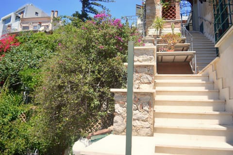 Casa Costa Condominio in Taormina