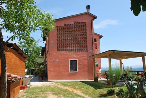 Ospitalità Rurale l'Uccelliera Bed and Breakfast in Lucca