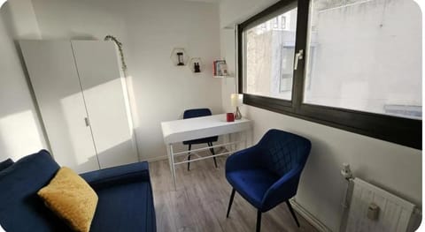 Chambre Sérénité - Vue Lac & 20 min Paris Bed and Breakfast in Créteil