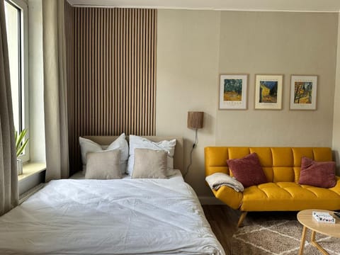 Bed, Living room