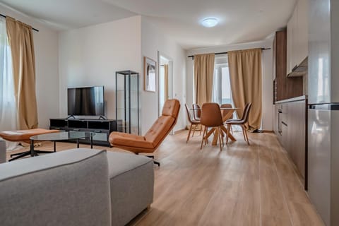 Communal lounge/ TV room, TV and multimedia, Kitchen or kitchenette, Living room, Seating area