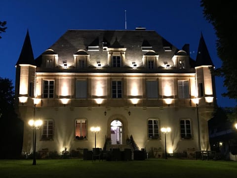 Château de Puy Robert LASCAUX - Sarlat Campground/ 
RV Resort in Montignac