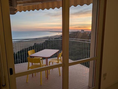 View (from property/room), Balcony/Terrace, Sunset