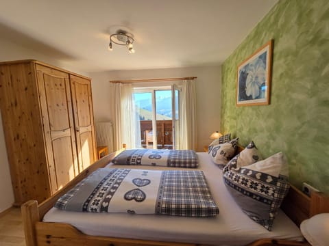 People, Photo of the whole room, Bedroom, Guests