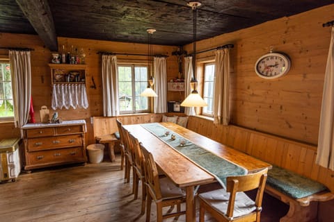 Seating area, Dining area, kitchen