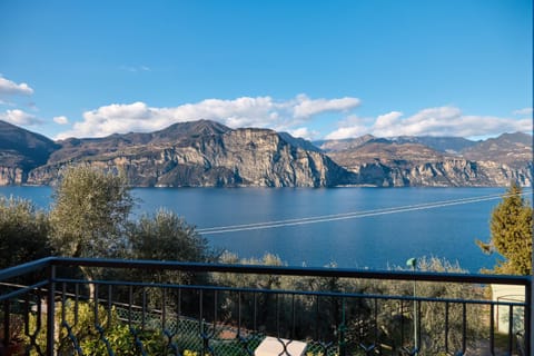 Balcony/Terrace, Lake view