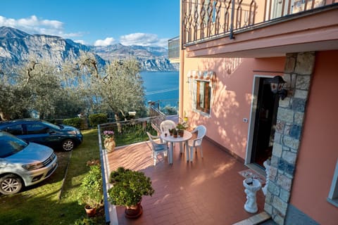 Property building, Balcony/Terrace, Lake view, Mountain view