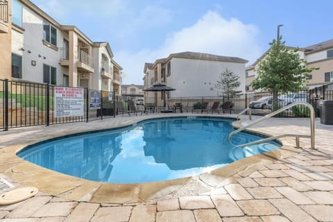 Property building, Swimming pool, Breakfast