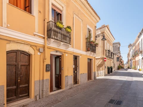 Property building, Facade/entrance, Neighbourhood, Street view