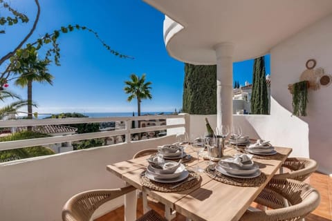 Day, Natural landscape, View (from property/room), Balcony/Terrace, Balcony/Terrace, Dining area, Sea view