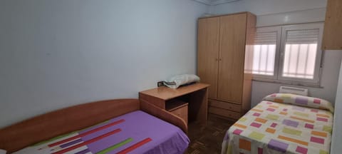 Apartamentos Salamanca Plaza Del Oeste 4 dormitorios, 2 baños , Parking Apartment in Salamanca