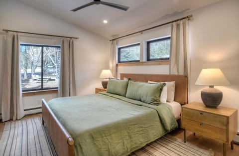 SF Riverfront Retreat House in South Fork