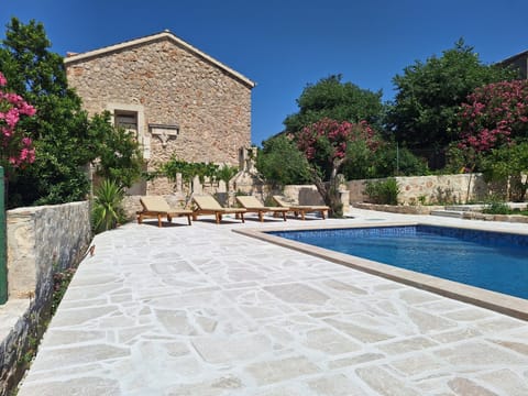 Kamena kuća Roko Villa in Biograd na Moru