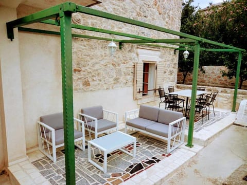 Coffee/tea facilities, Balcony/Terrace, Entertainment
