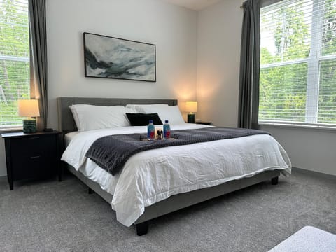 Luxe Dublin 2BR Walk-In Shower Indoor Pool Apartment in Hilliard