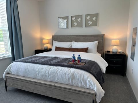 Designer Monthly 1BR 1st Floor Walk-In Shower Apartment in Hilliard