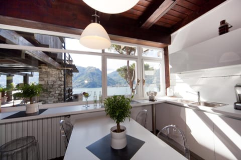 Kitchen or kitchenette, Lake view