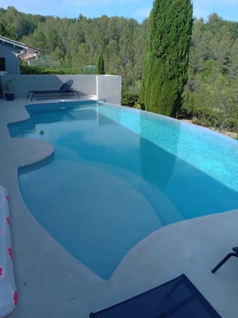 Superb contemporary villa with pool and garden Villa in Roquefort-les-Pins