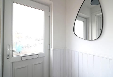 Signature - Thorn House Apartment in Coatbridge