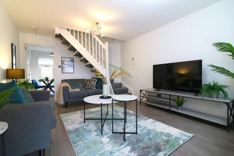 Signature - Thorn House Apartment in Coatbridge