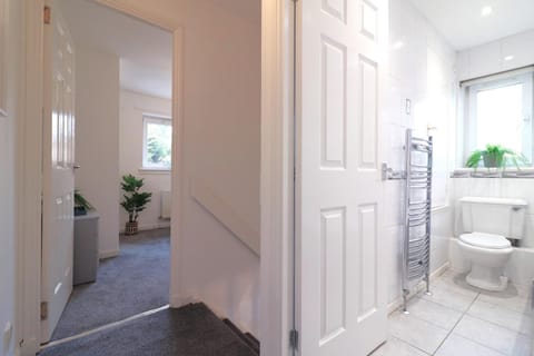 Signature - Thorn House Apartment in Coatbridge