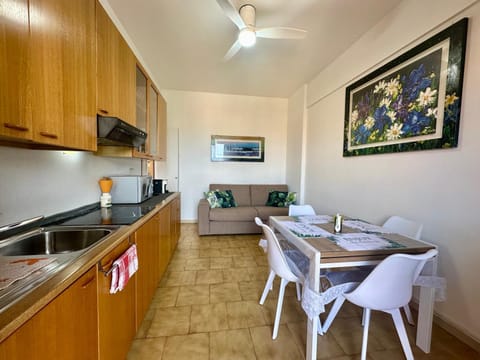 TV and multimedia, Kitchen or kitchenette, Living room, Seating area, Dining area, fireplace, minibar, pet friendly, stove