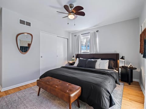 Bed, Photo of the whole room, Bedroom