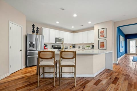 Artist Retreat in North Austin - Endless Amenities House in Leander