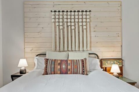 Artist Retreat in North Austin - Endless Amenities House in Leander