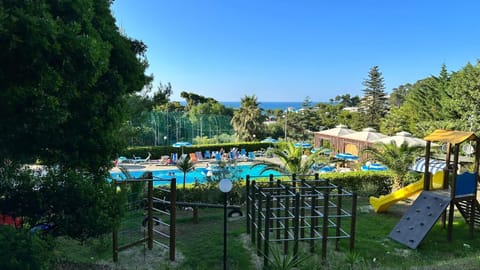 Day, Natural landscape, Pool view, Swimming pool, sunbed