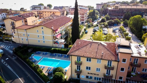 Bird's eye view, Garden view, Lake view, Pool view