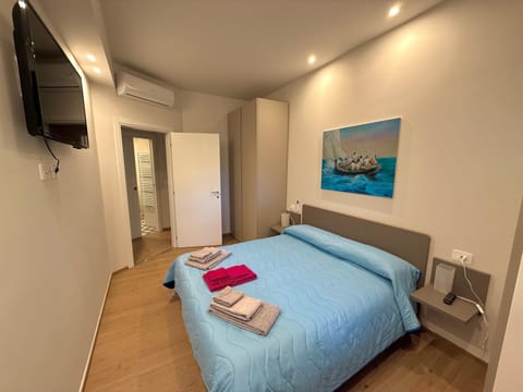TV and multimedia, Bedroom, air conditioner