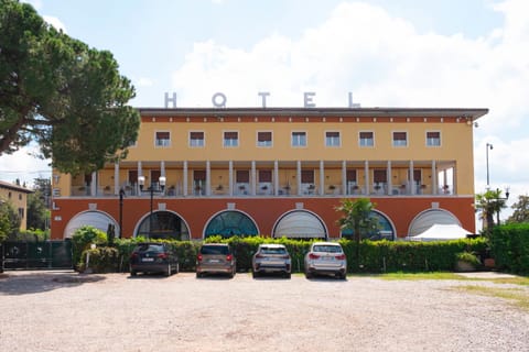 Hotel Vela D'oro ***S Hotel in Bardolino
