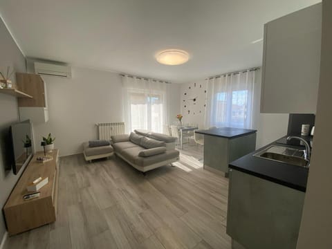 Kitchen or kitchenette, Living room