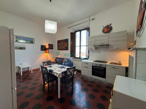 Kitchen or kitchenette, Dining area, oven, pet friendly, stove