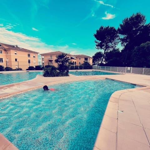 Peaceful new Apartment in heart of French Riviera with Mountain and Pool view Apartment in Villeneuve-Loubet