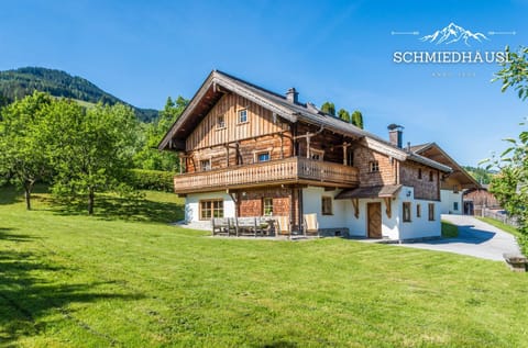 Property building, Facade/entrance, Garden, Garden view