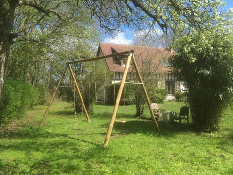 Maison spacieuse entre mer et campagne, 4 chambres, terrasse et cheminée - FR-1-712-91 House in Blonville-sur-Mer
