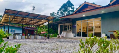 Property building, Garden, Seating area, Dining area