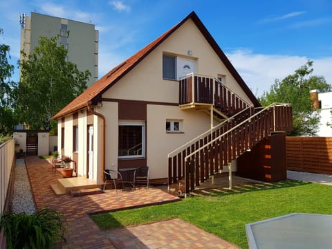 Property building, Facade/entrance, Garden