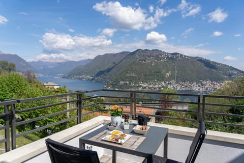 Day, View (from property/room), Balcony/Terrace, Food and drinks, Dining area, Lake view, Mountain view, Internal: Not applicable to any particular room