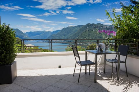 Balcony/Terrace, City view, Lake view, Mountain view