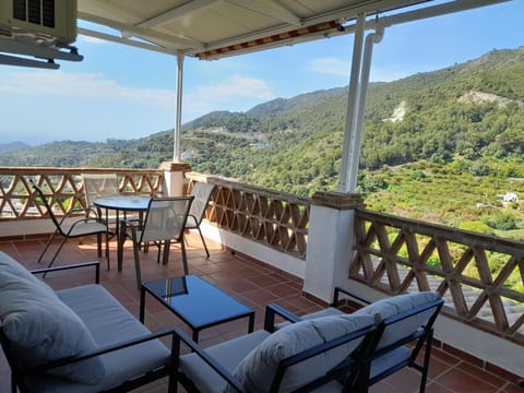 Natural landscape, View (from property/room), Balcony/Terrace, City view, Mountain view, Sea view, Sea view