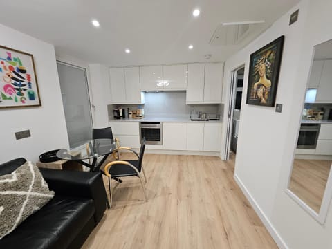 Ground Floor-Modern-Cosy-Private-Whitefield Studio Apartment in Prestwich