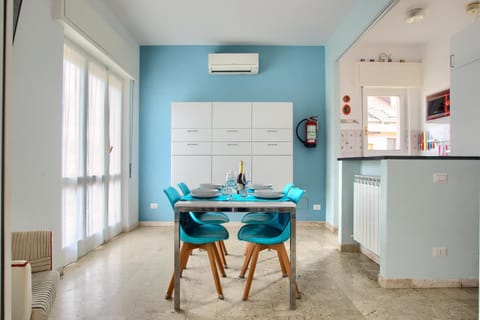 Kitchen or kitchenette, Living room, Dining area, air conditioner