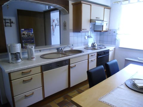 Day, Kitchen or kitchenette