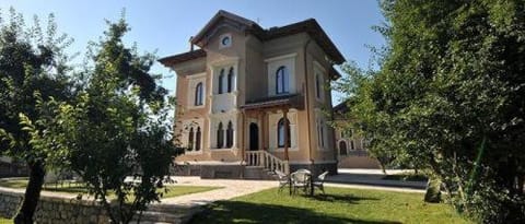 Property building, Facade/entrance, Summer, Garden