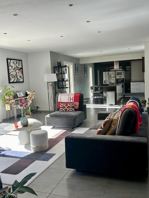 Pretty air conditioned villa Villa in Mouans-Sartoux